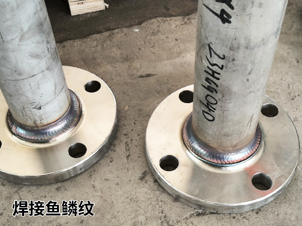 衡水客戶碳鋼壓力容器現(xiàn)場(chǎng)調(diào)試，工人很快學(xué)會(huì)