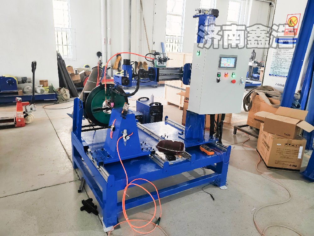 鑫浩氬弧自動焊機，智能數(shù)控，運行穩(wěn)定