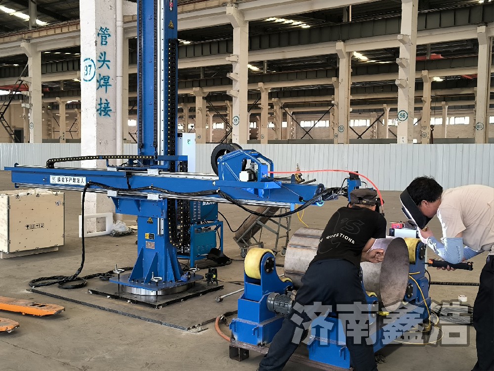 重型焊接操作機(jī)，智能數(shù)控，運(yùn)行穩(wěn)定